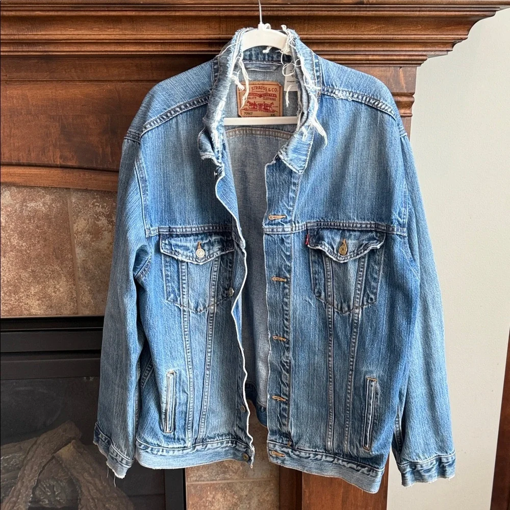 Levis thrashed distressed
